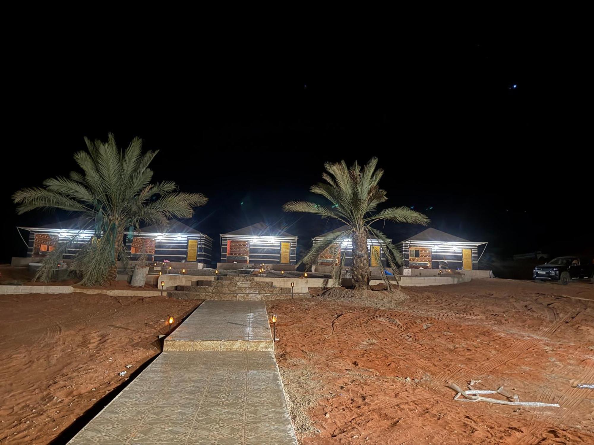 Falling Stars Camp Wadi Rum Exteriér fotografie